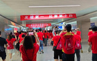 頭球與握手，場內場外不同風采！
