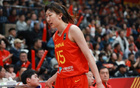中國女籃高度優(yōu)勢明顯，籃板44-20領(lǐng)先日本，前場板16-5。