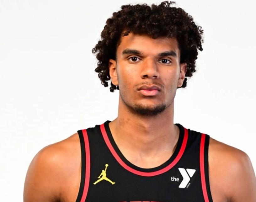 Shams: 76ers to sign Dominique Barlow with two-way contract.