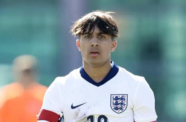 TA：曼聯(lián)欲簽U17隊長里奇恩，曼城看中16歲中場努比西