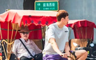 周琦蹬三輪拉客，2米17中鋒副業(yè)曝光，網(wǎng)友熱議其退役計劃。